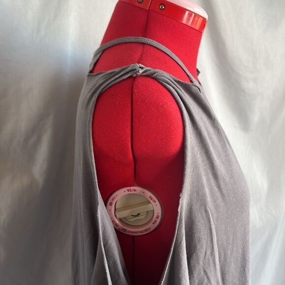 MM57 Design lab by lord & Taylor off the shoulder peek a boo shoulder shirt - Picture 4 of 10